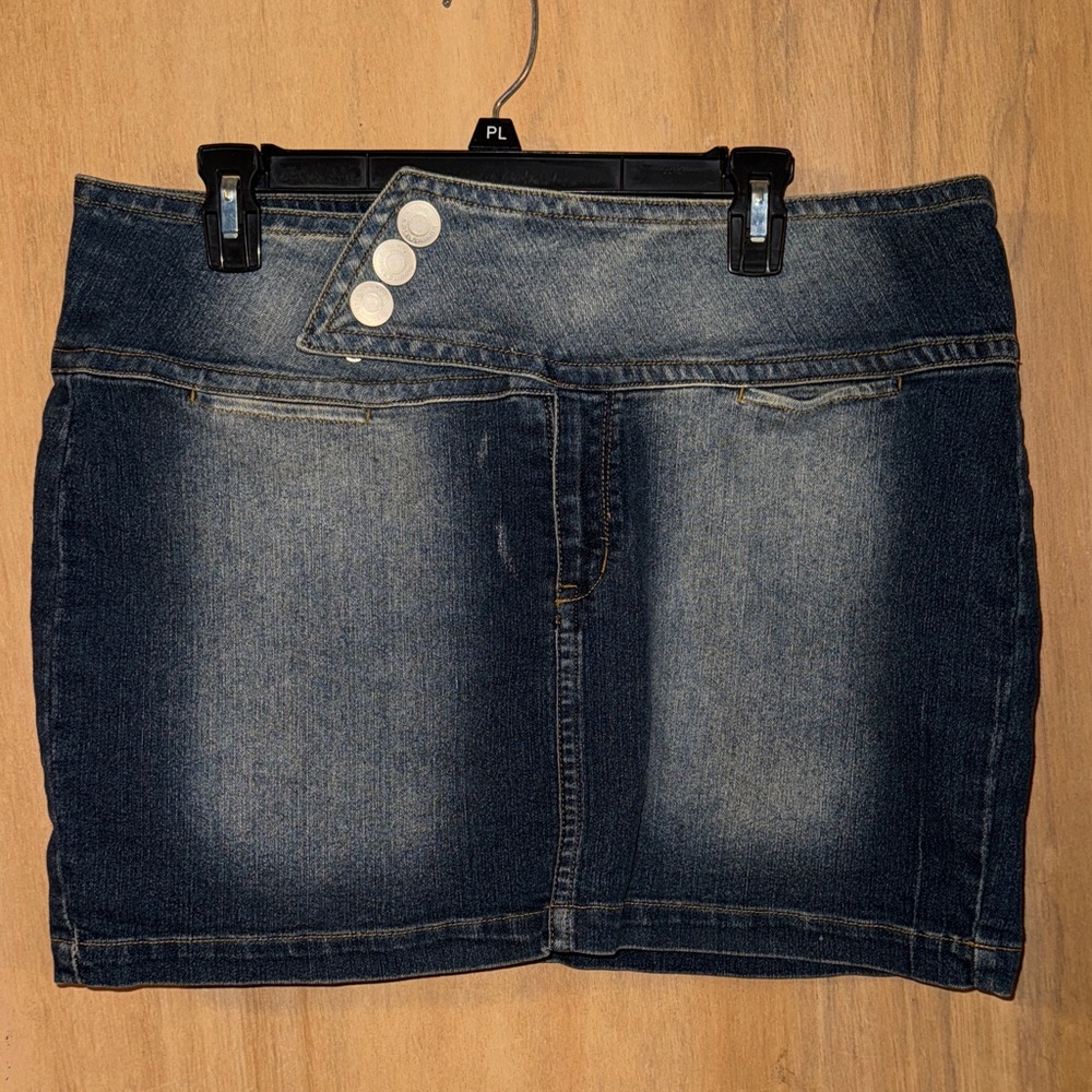 Vintage Y2K No Boundaries Denim Stretchy Mini Skirt with Button Accents